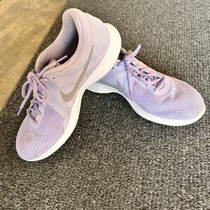 Nike Purple Athletic Shoes Breathable Mesh Design